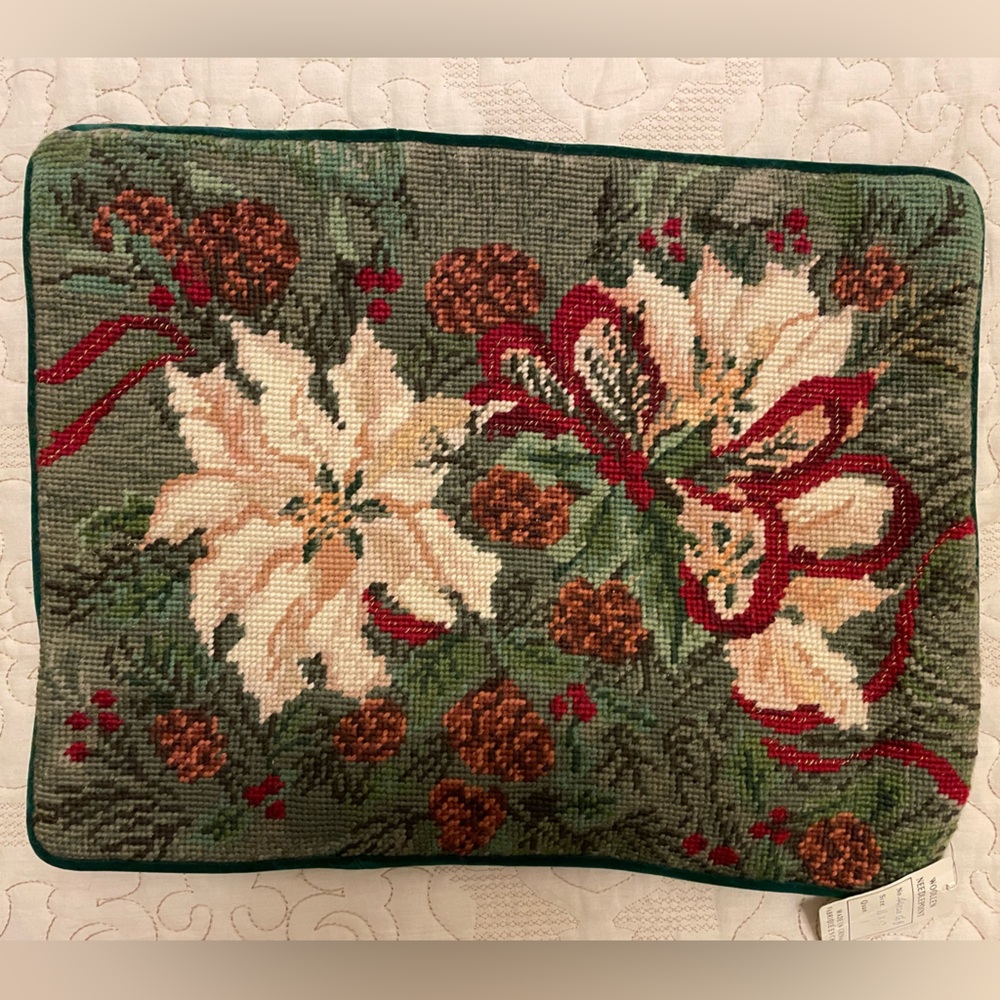 Beautiful Poinsettia Floral Bow Ribbon Holiday Needlepoint Pillow Cover NWT